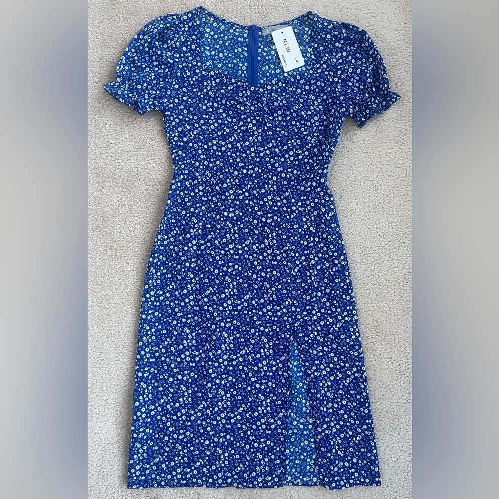 NWT Blue Floral Midi Dress in Women’s Large